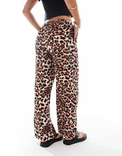Vero Moda Petite – Easy – Leopardmönstrade byxor med knytmidja och vida ben, 2 av 5