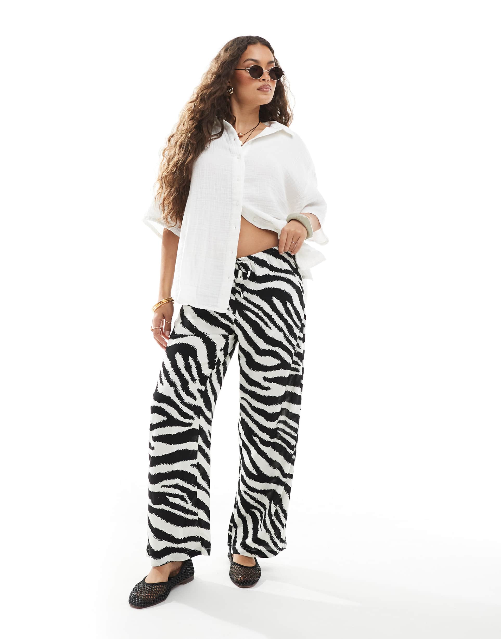 vero moda petite easy tie waist wide leg pants in zebra print