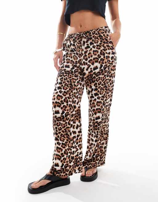 Vero Moda Petite Easy tie waist wide leg trousers in leopard, 4 of 5