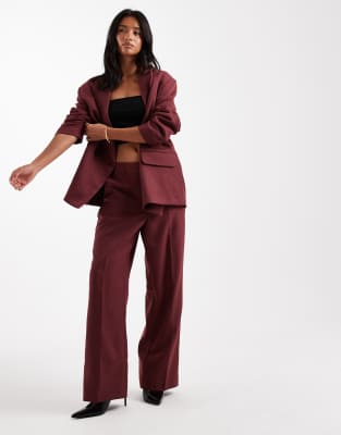 Vero Moda Petite - Elegante Hose in Burgunderrot mit Fischgrätmuster und weitem Bein, Kombiteil