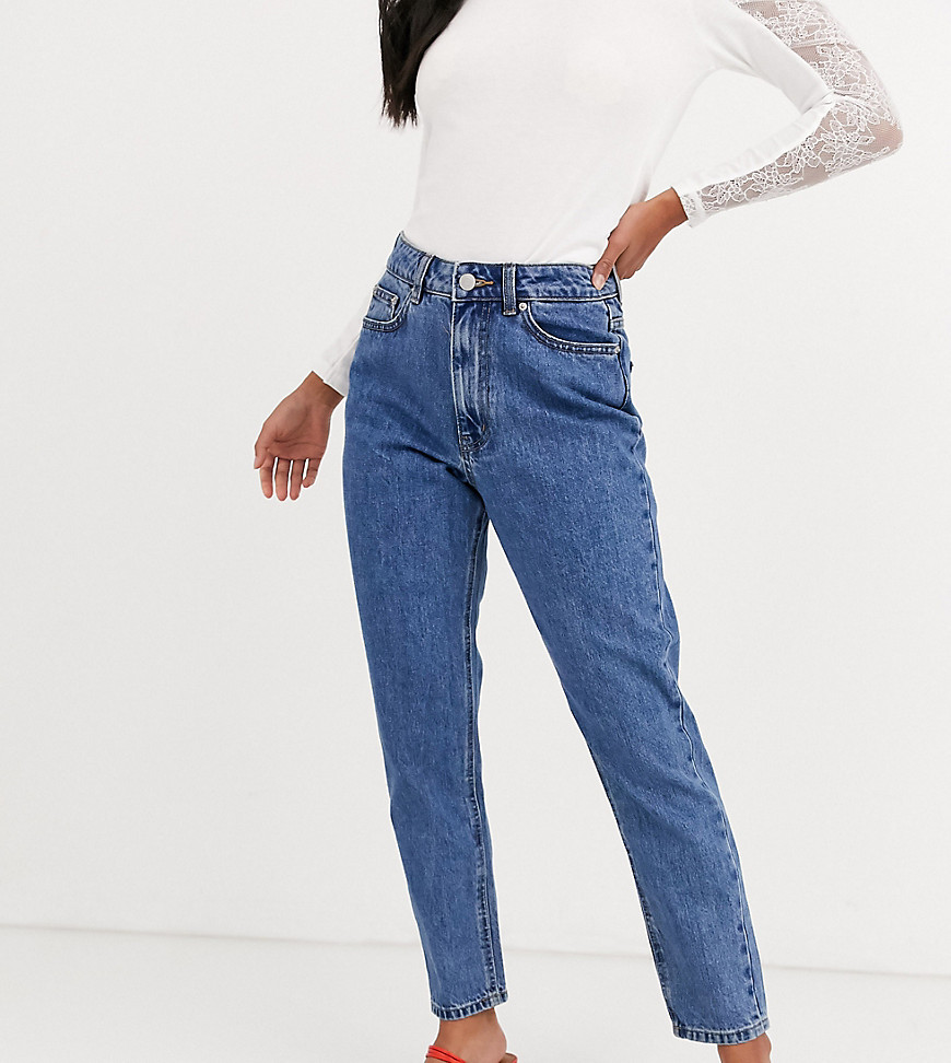 Vero Moda Petite - Enkellange mom jeans met hoge taille in middenblauw