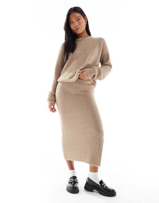 Vero Moda Petite Ensemble pull duveteux et jupe mi longue Beige ASOS