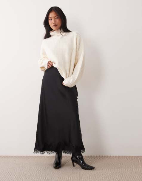 Vero Moda Petite falda maxi de satén con detalle de encaje en negro - view 1