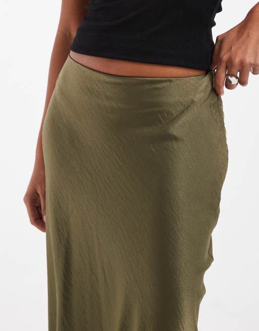 Vero Moda Petite - Falda midi satinada con bajo de encaje en verde oscuro, 4 de 5