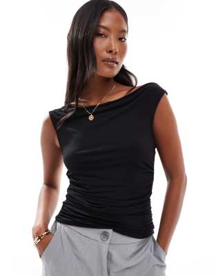 Vero Moda Petite - Figurbetontes, ärmelloses Tanktop in Schwarz mit U-Boot-Ausschnitt, Kombiteil