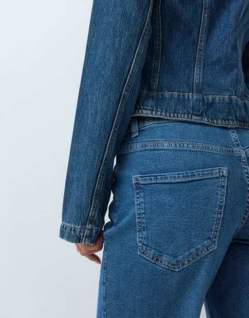 Vero Moda Petite Flora high rise straight leg jeans with belt in medium blue denim, 3 of 5