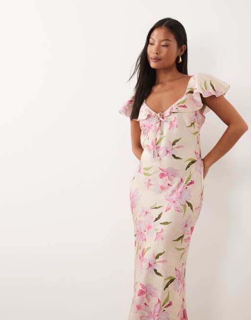 Vero Moda Petite flutter sleeve satin maxi dress in cream based pink floral print, 3 of 4