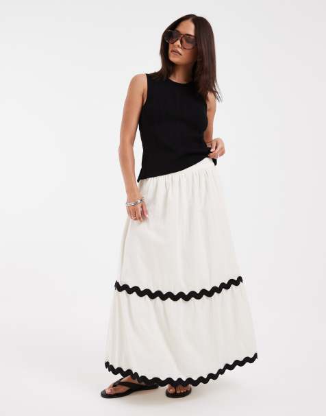 Vero Moda Petite full tiered maxi skirt with contrast scallop trim in cream - view 1