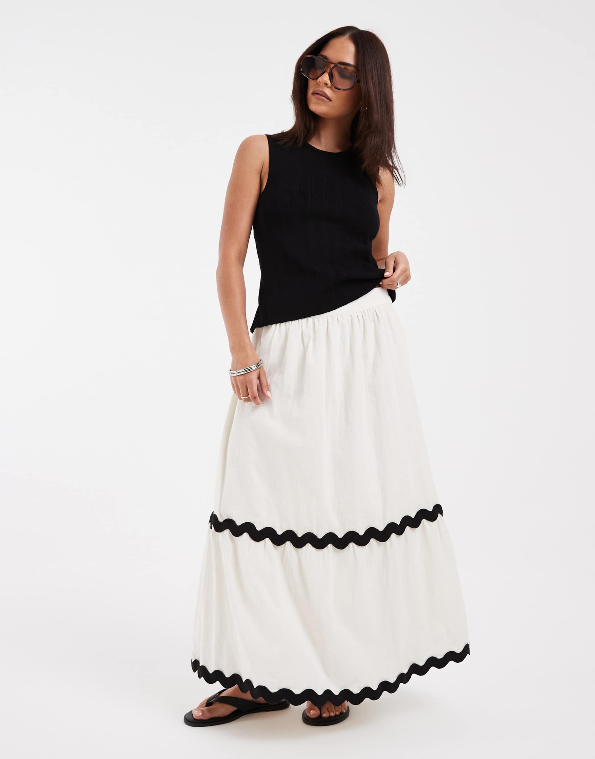 vero moda petite full tiered maxi skirt with contrast scallop trim in cream