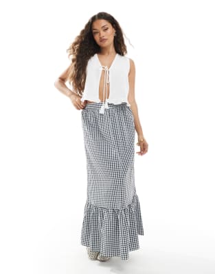 Vero Moda Petite - Gestufter Maxirock in Schwarz mit Vichy-Karos