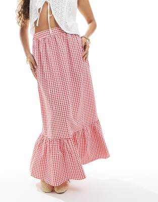 Vero Moda Petite - Gestufter Maxirock mit Vichy-Karomuster in Rot