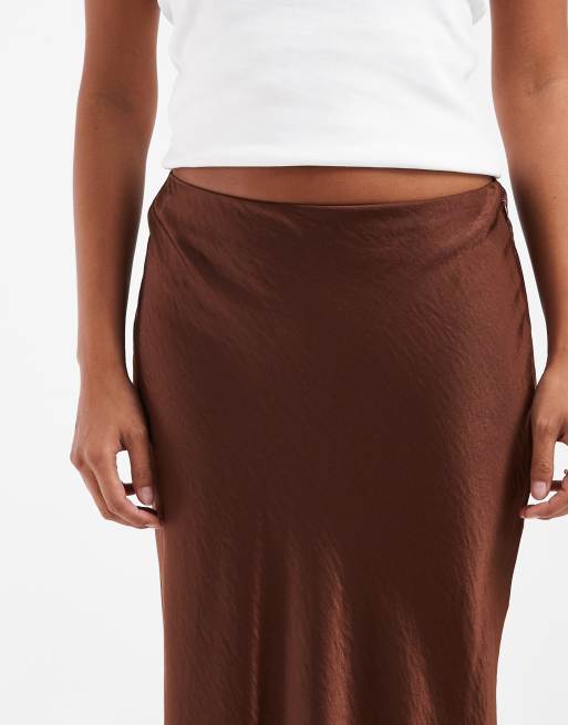 Vero Moda Petite gonna midi in satin con bordo in pizzo marrone, 3 di 5