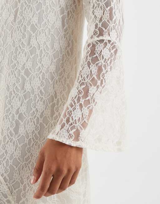 Vero Moda Petite – Gräddvit maxiklänning i bohostil och heltäckande blommig spets och klockad kjol, 3 av 4