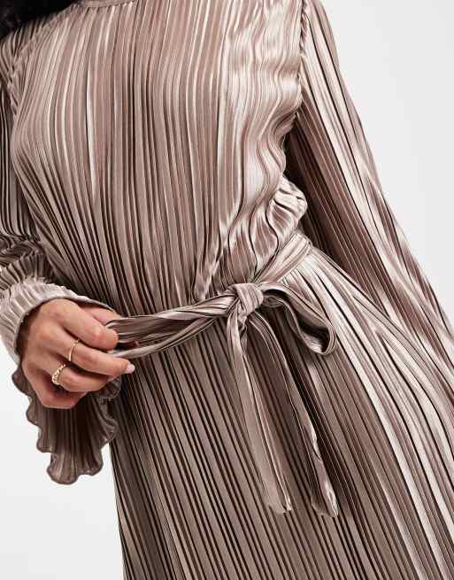 Vero Moda Petite - Guldfarvet minikjole i plissé med bindebånd i taljen, 4 af 4