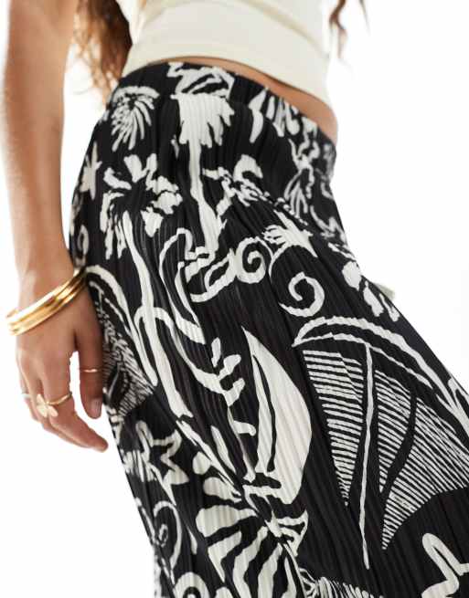 Vero Moda Petite high rise wide leg plisse pants in tropical conversational print