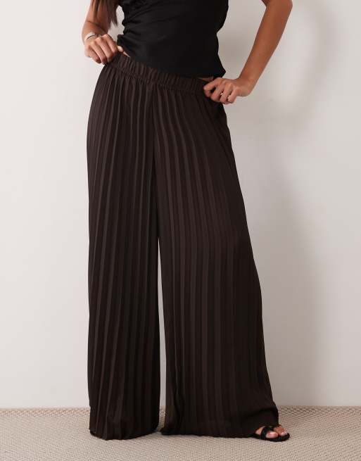 Vero Moda Petite high waist wide leg plisse trouser in chocolate brown, 2 of 5