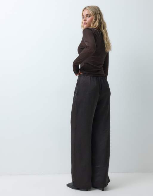 Vero Moda Petite Hose mit hoher Taille aus Satin in Schokobraun, 5 von 5