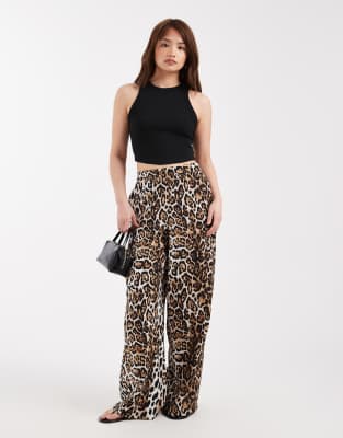 Vero Moda Petite - Hose mit Leopardenmuster, hohem Bund und weitem Bein-Neutral