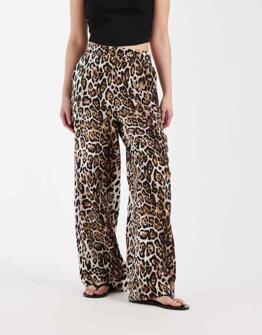 Vero Moda Petite – Hose mit Leopardenmuster, hohem Bund und weitem Bein, 3 von 5