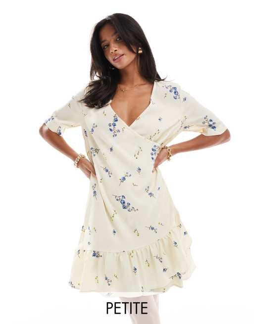 Vero Moda Petite – Jasnożółta kopertowa sukienka mini w kwiatowy wzór