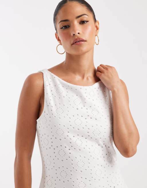 Vero Moda Petite jersey minikjole med blomsterbroderi uden ærmer i hvid, 2 af 4