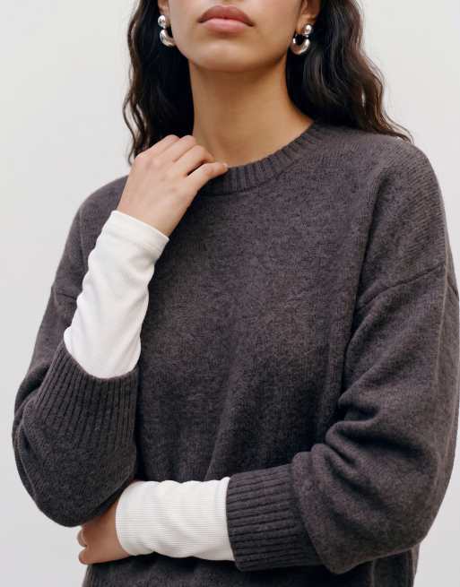 Vero Moda Petite - jersey oversize de cuello redondo suave en mezcla chocolate, 5 de 5