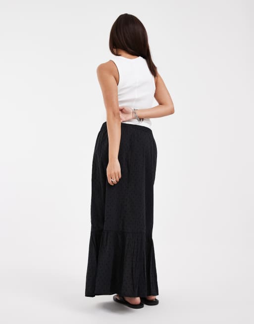 Vero Moda Petite - Jupe longue style bohème en plumetis texturé - Noir, 4 de 5