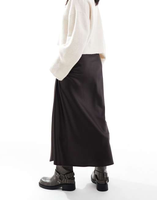 Vero Moda Petite - Jupe mi-longue en satin coupée en biais - Chocolat, 3 de 5