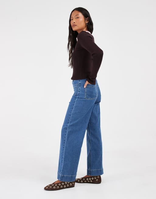 Vero Moda Petite Kayla vaqueros de pernera ancha con detalle de bolsillo en denim azul medio, 3 de 5