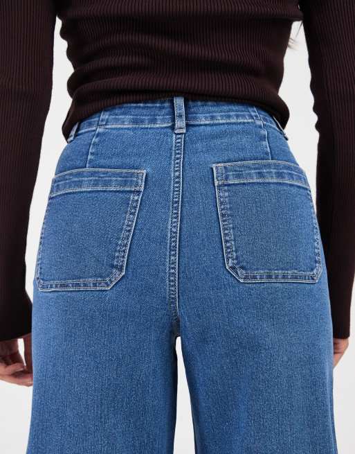 Vero Moda Petite Kayla vaqueros de pernera ancha con detalle de bolsillo en denim azul medio, 4 de 5