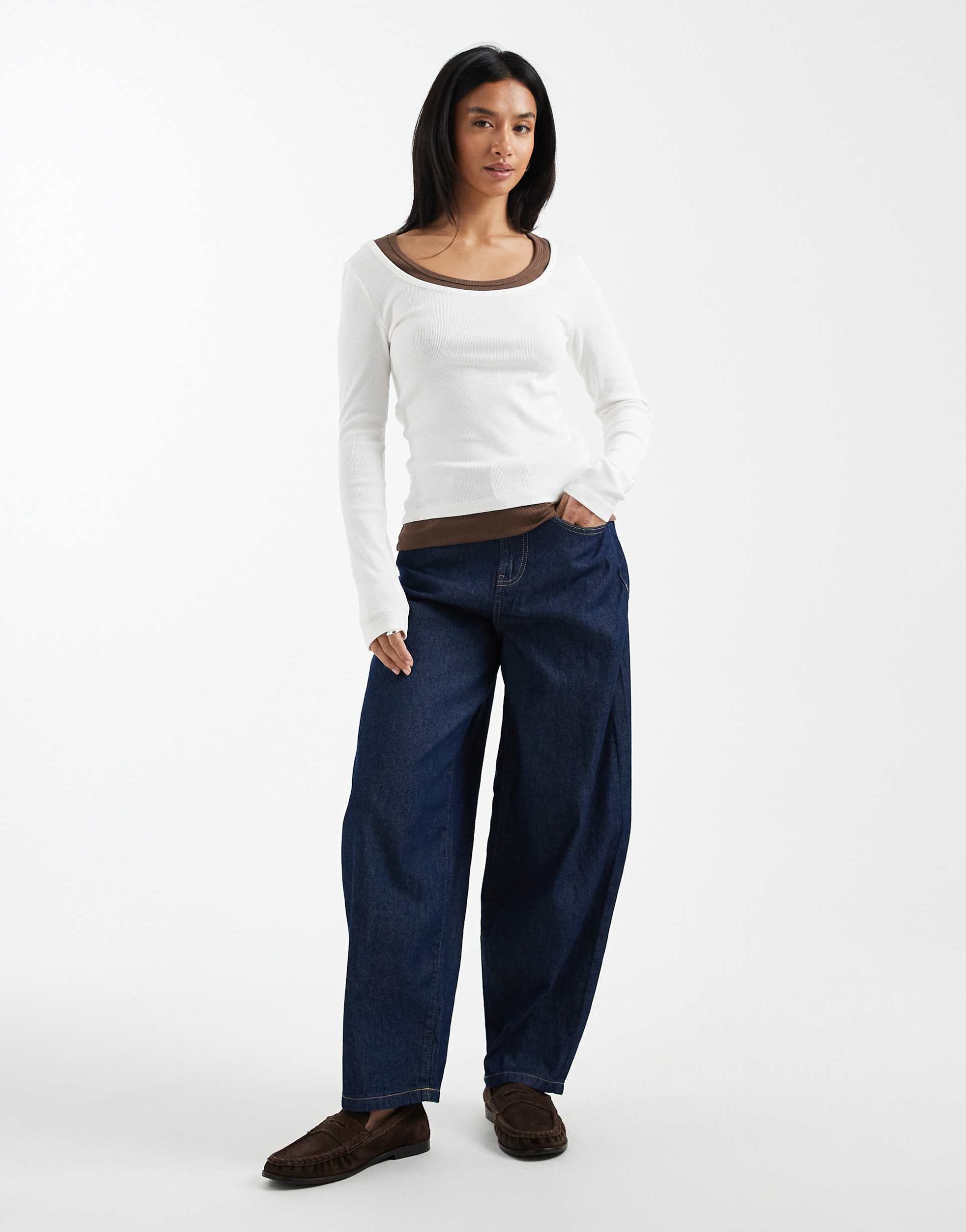 vero moda petite kirsa high waist barrel leg jeans in dark rinse wash