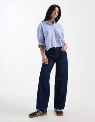 Vero Moda Petite - Kirsa - Jeans in dunkler Rinse-Waschung mit mittelhohem Bund und geradem Schnitt-Marineblau
