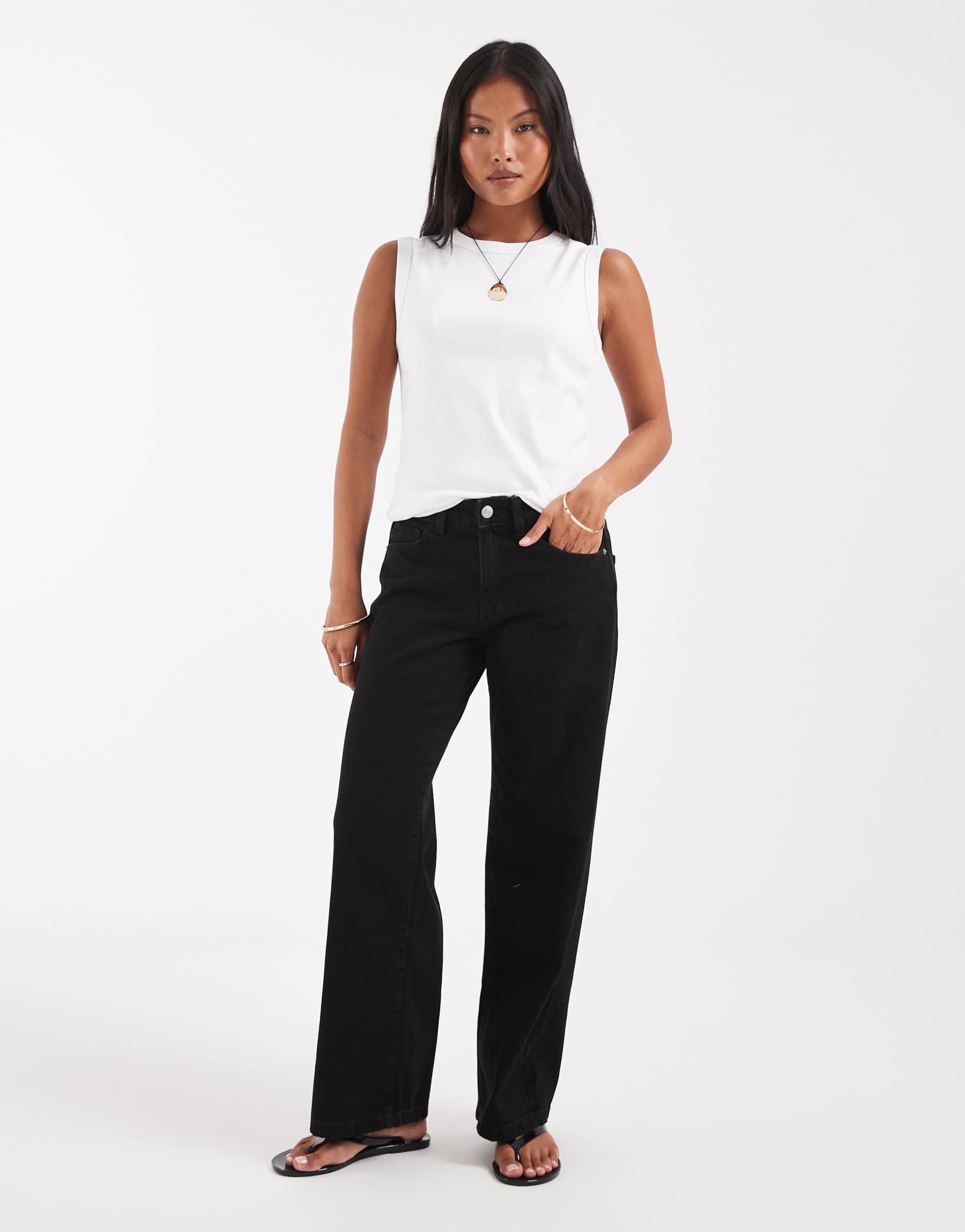 vero moda petite kirsa mid rise straight leg jeans in black wash