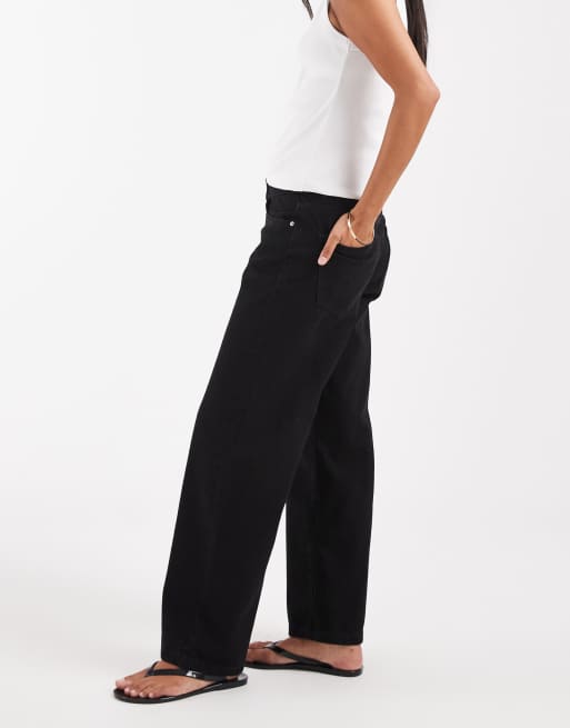 Vero Moda Petite Kirsa mid rise straight leg jeans in black wash, 2 of 5
