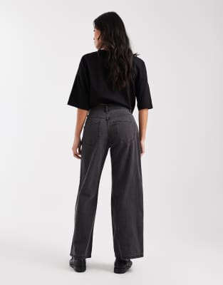 Vero Moda Petite Kirsa Mid Rise Straight Leg Jeans In Black