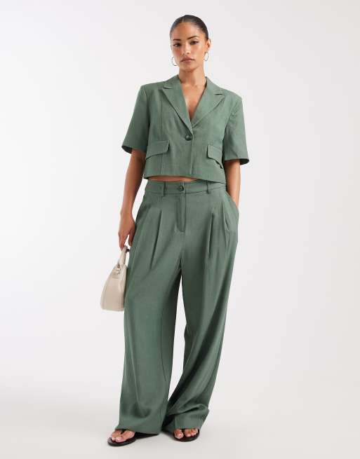 Vero Moda Petite kort skräddad blazer i set i laurel green, 2 av 4
