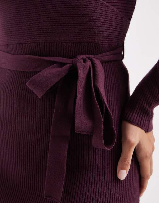 Vero Moda Petite – Langärmliges, kurzes Strick-Wickelkleid in Burgunderrot mit Bindegürtel, 3 von 4