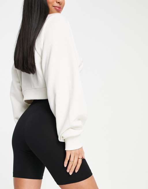 Vero Moda Petite legging shorts in black, 2 of 4