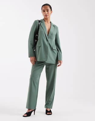 Vero Moda Petite loose fit tailored blazer and straight leg pants set in green