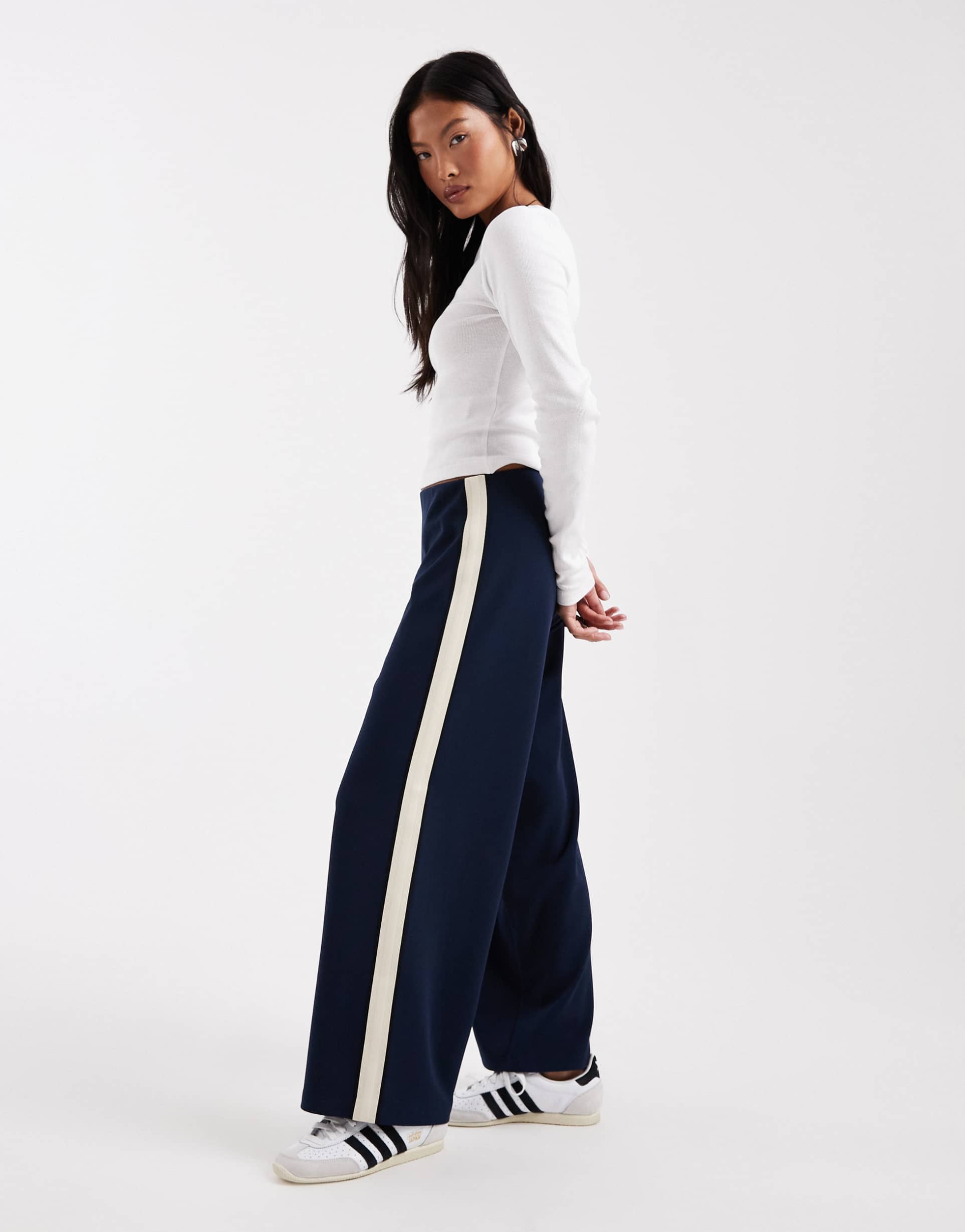 vero moda petite loose pull-on pants with side stripe in navy