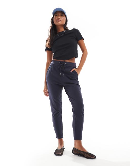 Vero Moda Petite – Marinblå byxor i jersey med knytmidja, 3 av 5