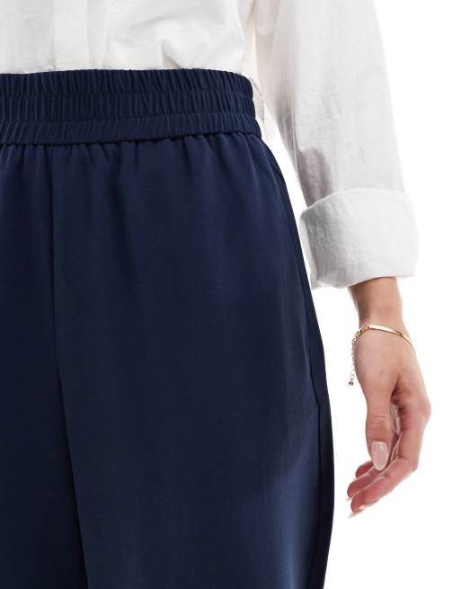 Vero Moda Petite – Marinblå byxor med vida ben och resårmidja, 2 av 5