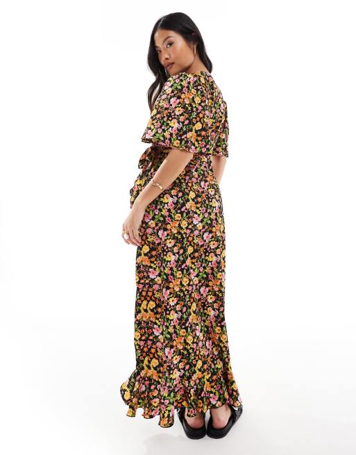 Vero Moda Petite Maxi jurk met overslag aan de voorkant in donkere bloemenprint