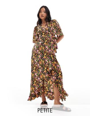 Vero Moda Petite - Maxikleid mit Wickeloptik vorn und dunklem Blumenmuster-Bunt