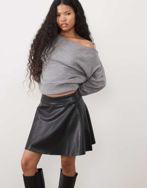 Vero Moda Petite mellemhøj talje coated mininederdel i sort, 2 af 5