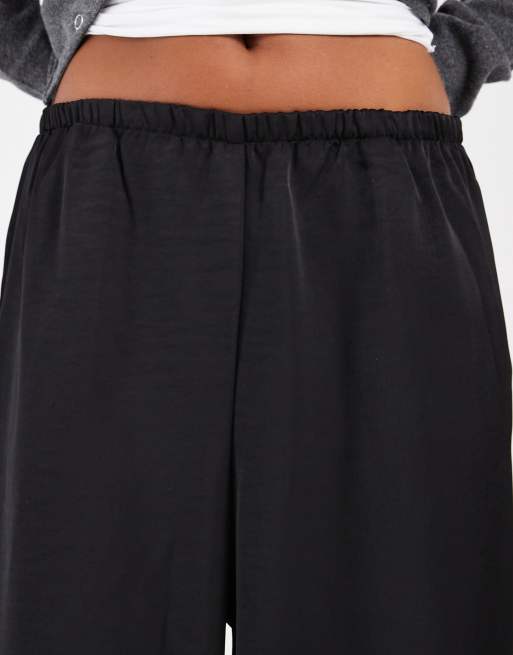 Vero Moda Petite mid rise balloon trouser in black, 4 of 5