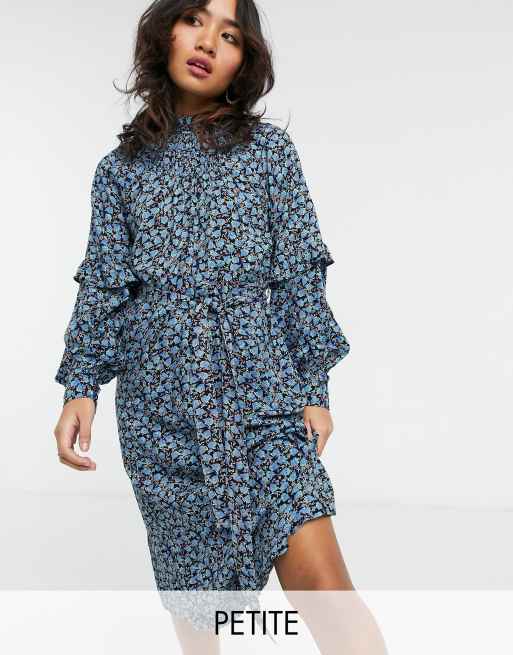 Vero Moda Petite - Midi-jurk met gesmokte hals en mouwdetail in fijne bloemenprint in blauw