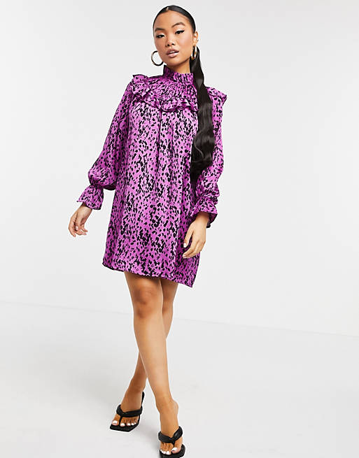  Vero Moda Petite mini smock dress with ruffle detail in purple smudge print 