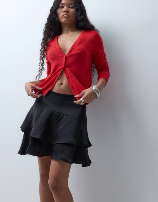 Vero Moda Petite Minirock mit Stufendetails an der Taille in Schwarz, 2 von 5