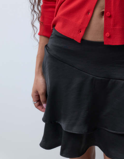 Vero Moda Petite Minirock mit Stufendetails an der Taille in Schwarz, 4 von 5